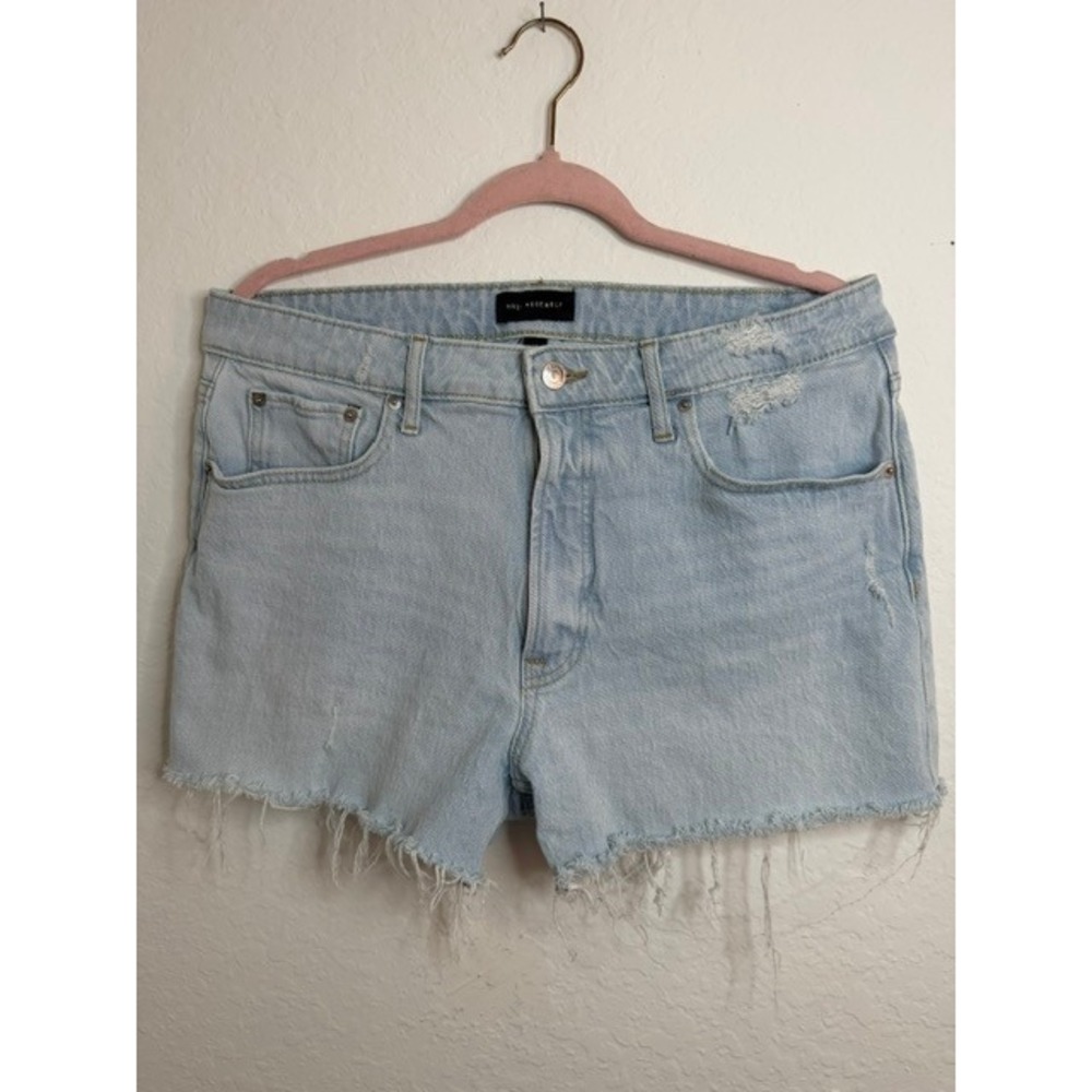 Free Assembly Womens Light Wash Distressed Denim Shorts Raw Hem Size 12